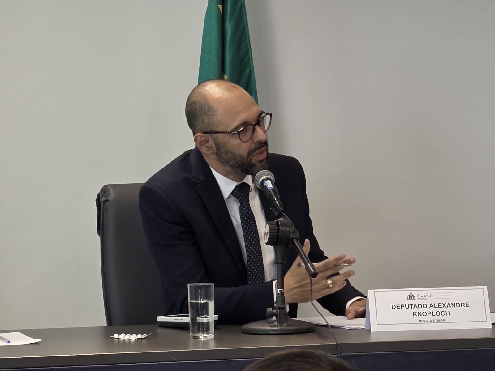 Alexandre Knoploch em reunião da ALERJ