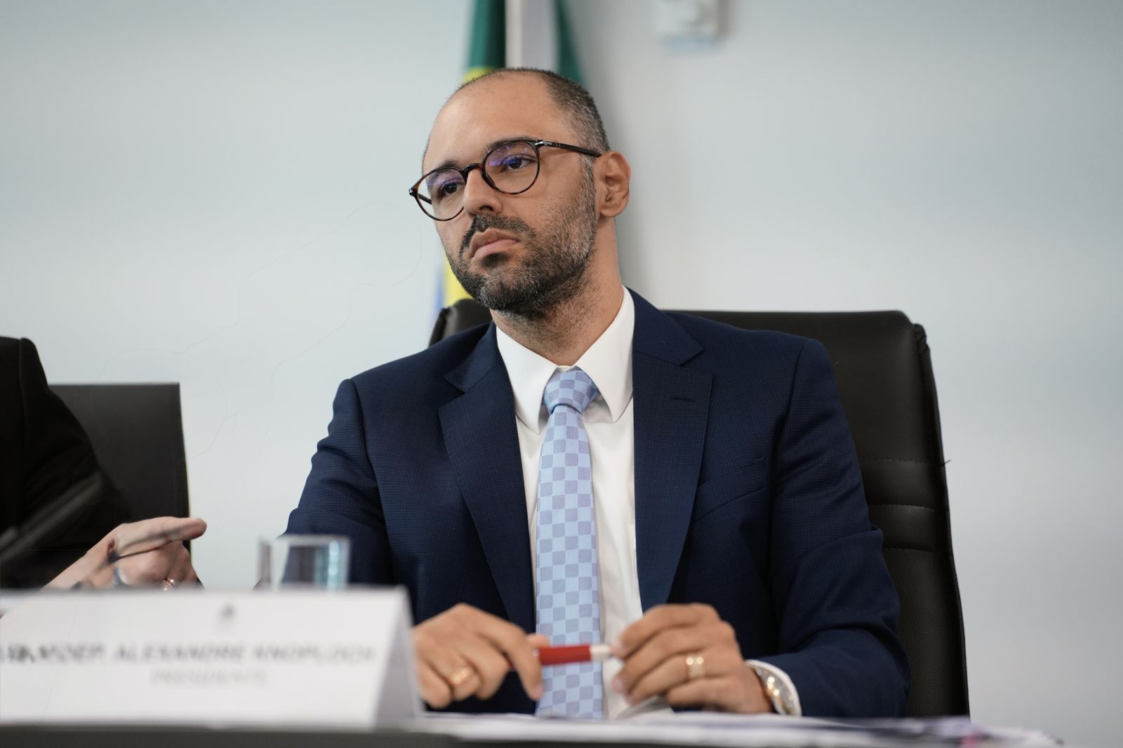 Alexandre Knoploch presidindo comissão