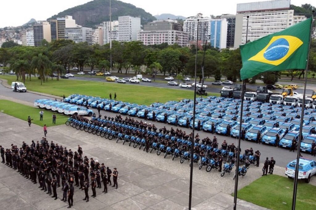 Governo do RJ entrega 196 novos veículos para a PMERJ